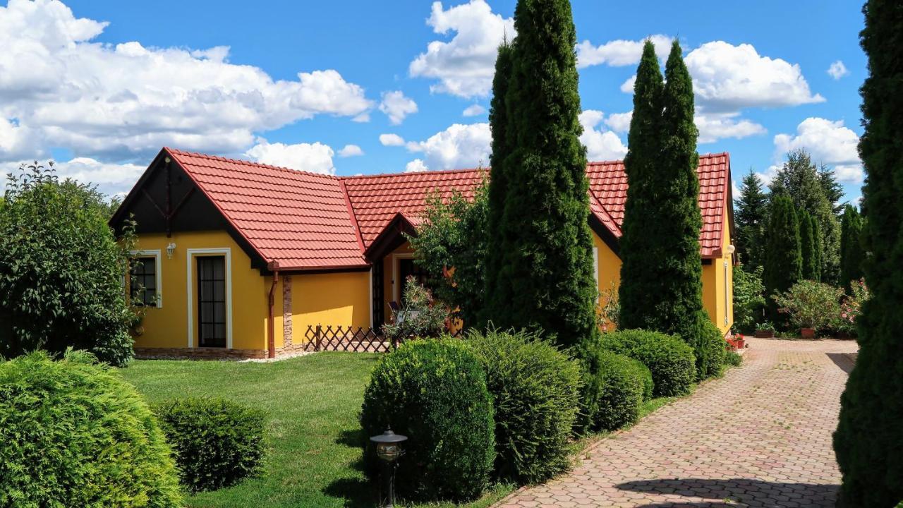 Magyar Apartmanhazak I-Iii. Zalakaros Bagian luar foto
