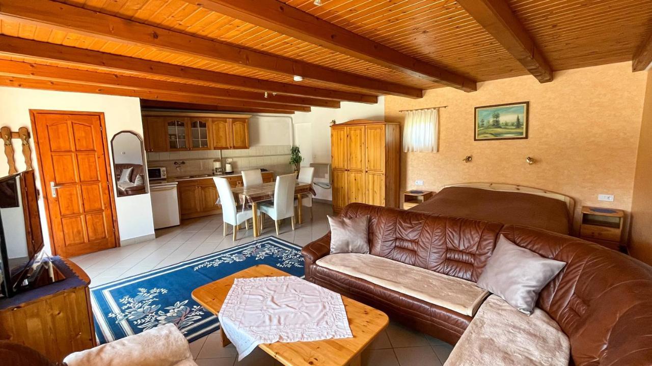 Magyar Apartmanhazak I-Iii. Zalakaros Bagian luar foto