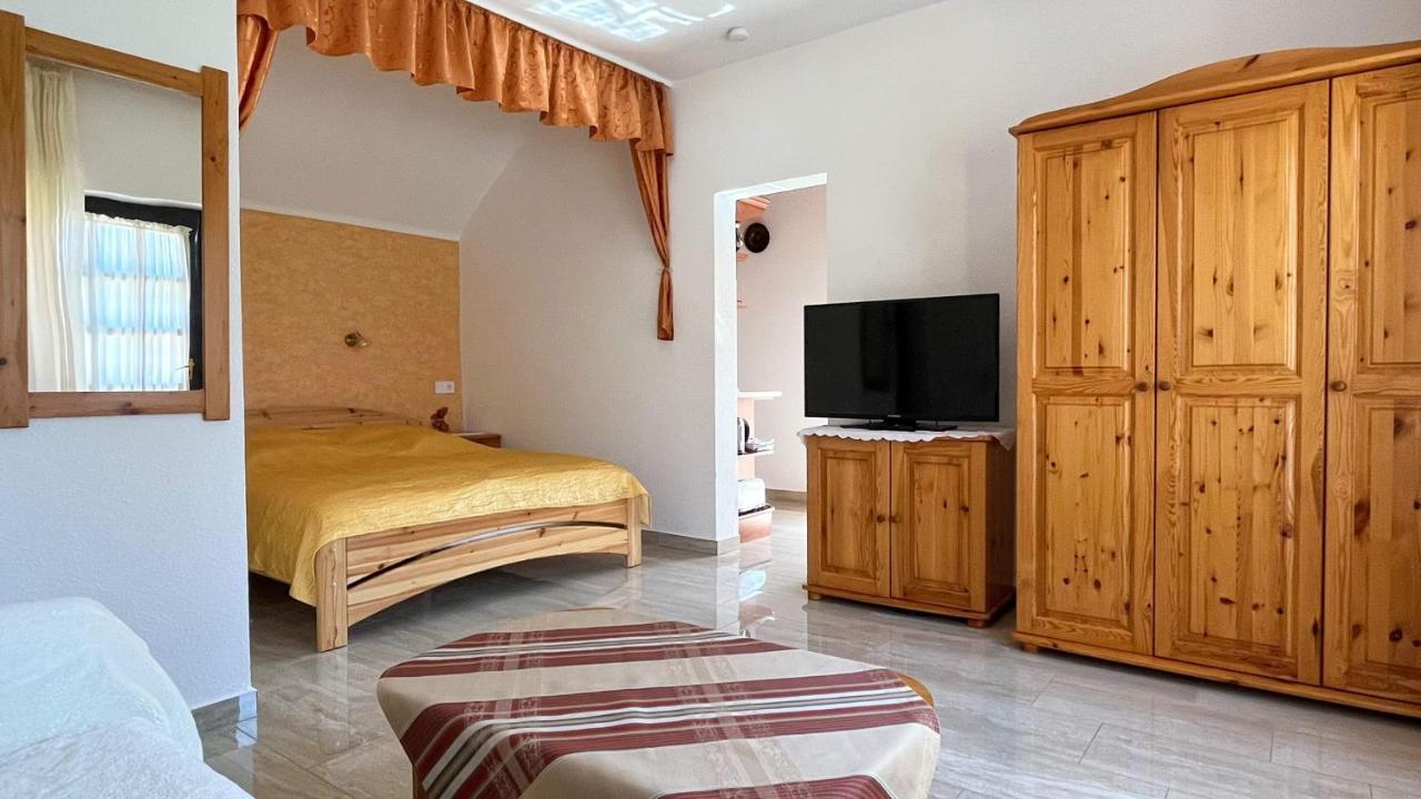 Magyar Apartmanhazak I-Iii. Zalakaros Bagian luar foto