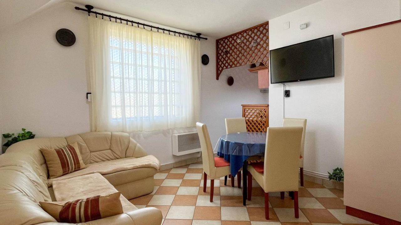 Magyar Apartmanhazak I-Iii. Zalakaros Bagian luar foto