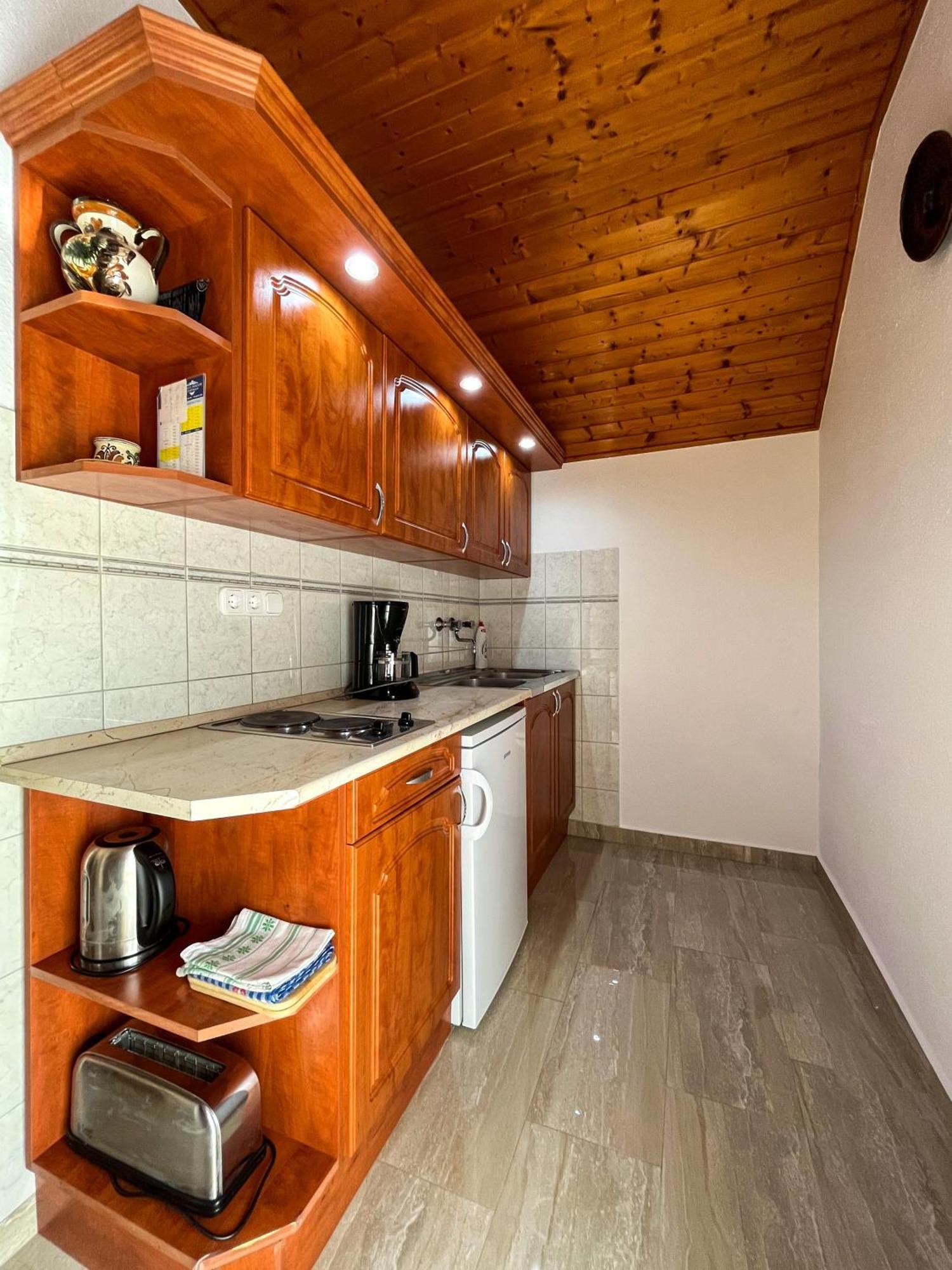 Magyar Apartmanhazak I-Iii. Zalakaros Ruang foto