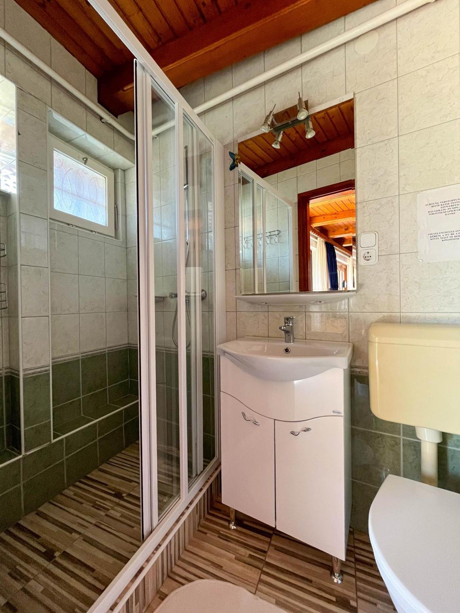 Magyar Apartmanhazak I-Iii. Zalakaros Ruang foto