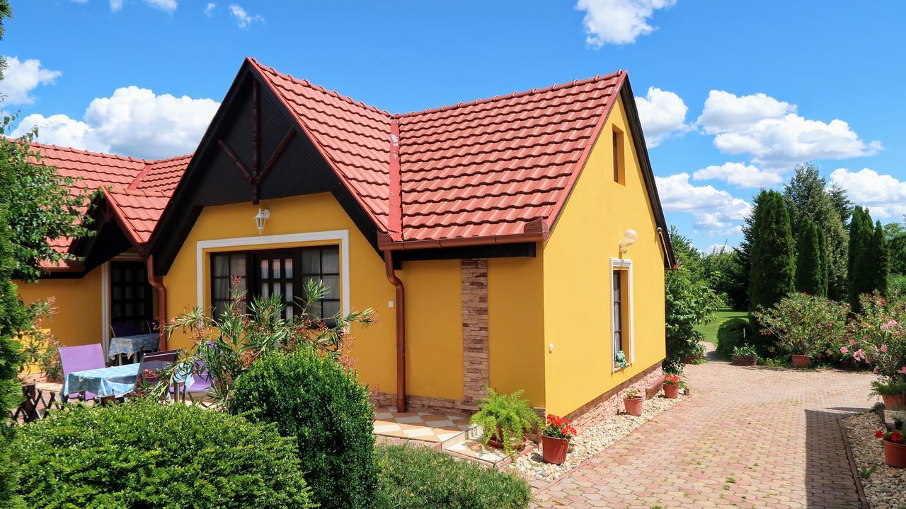 Magyar Apartmanhazak I-Iii. Zalakaros Bagian luar foto